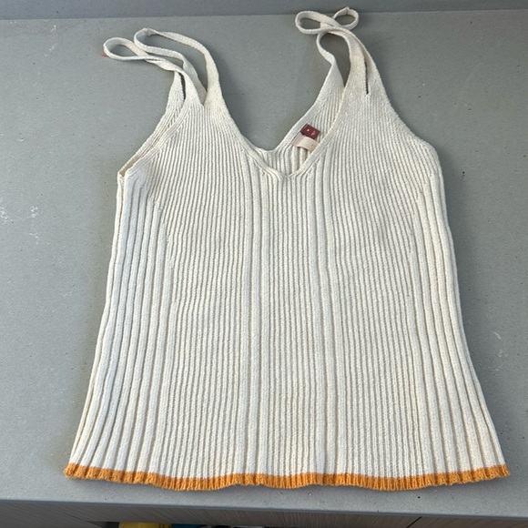 Pilcro- made in Italy soft knit sleeveless sweater. - Picture 1 of 3